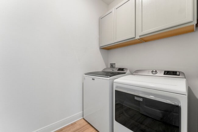 Building Photo - 115 Piper Cv