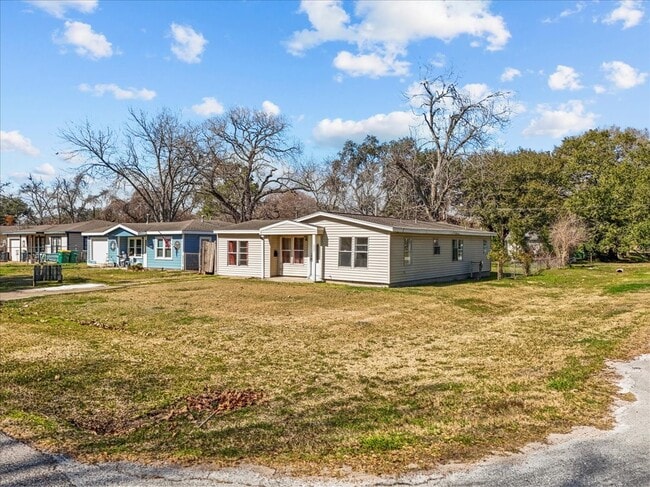 Building Photo - 1002 Orange St