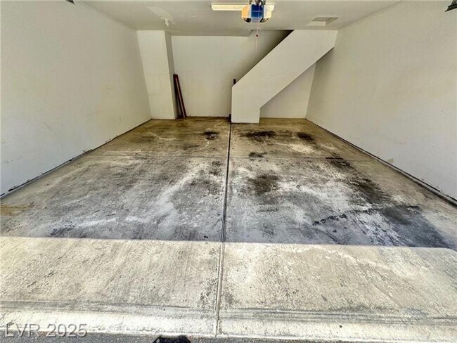 Building Photo - Well-maintained condo located in a convenient Southwest Las Vegas community. Attached 2 car garage.