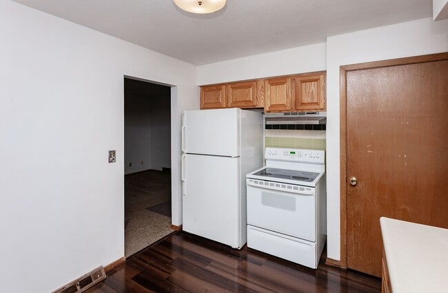 Building Photo - CHARMING! 2 Bedroom, 1 Bathroom Duplex in Des Moines!!