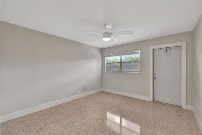 Building Photo - 2190 NE 51st Ct