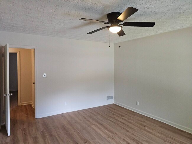 Building Photo - 490 S Jeff Davis Dr