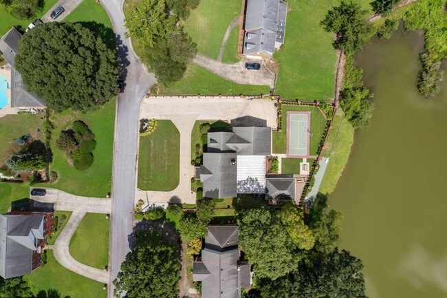 Building Photo - 4101 Lakeland Hills Dr