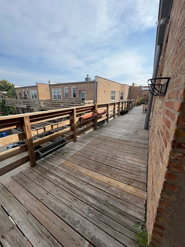 Building Photo - 4309 N Troy St