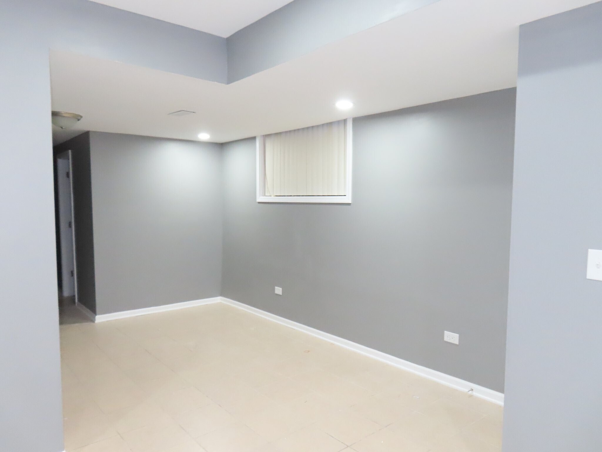 Building Photo - 951 W 51st St