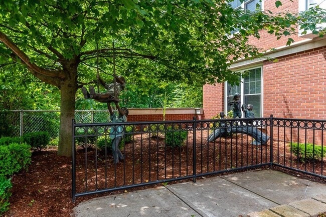 Building Photo - 446 Belgrade Ave