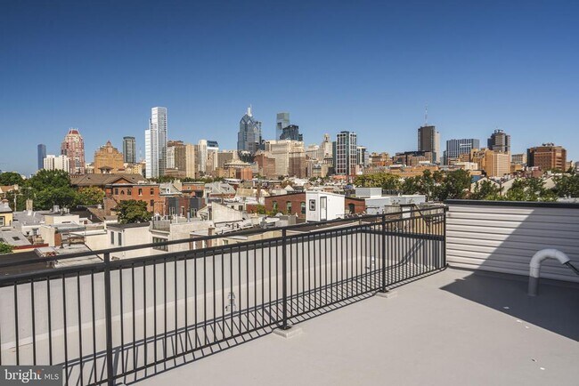 Building Photo - 713 S Mildred St