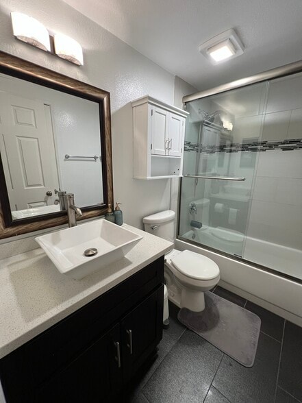 Second Bathroom - 625 E Del Mar Blvd