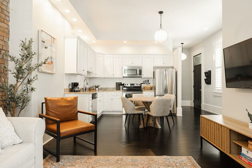 Building Photo - 1354 Broadway-SI ID1056136P