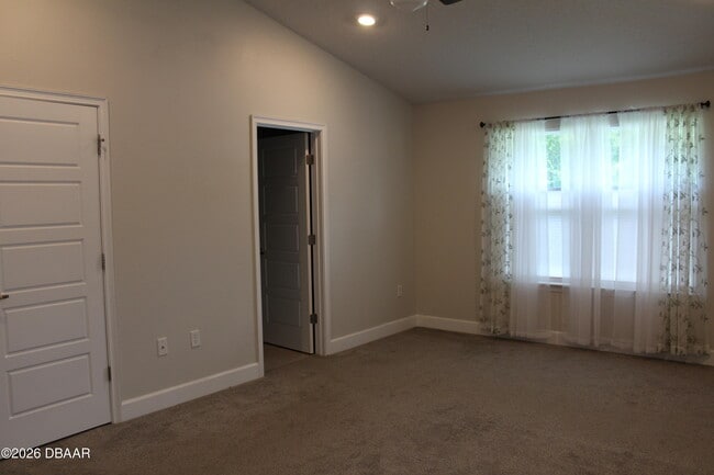 Building Photo - 25 Rivertown Rd