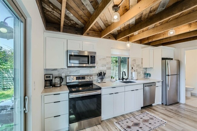 Building Photo - 9443 5th Ave SW