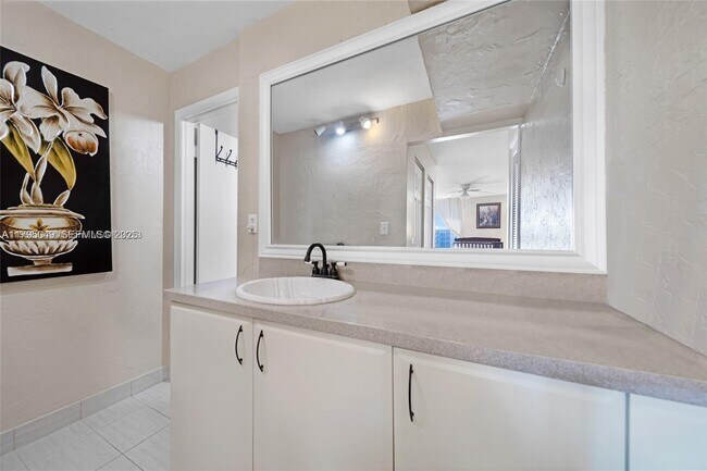 Building Photo - 1600 S Ocean Dr