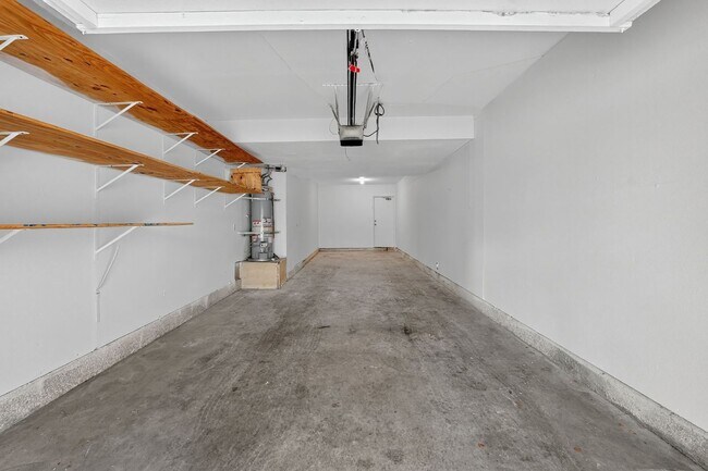 Building Photo - ADORABLE 3+2 CORNER UNIT & 2-CAR GARAGE!