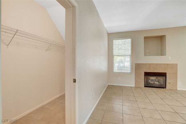 Building Photo - 5855 Valley Dr