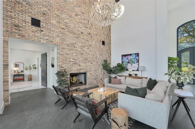 Building Photo - 4300 N Derrick Cove