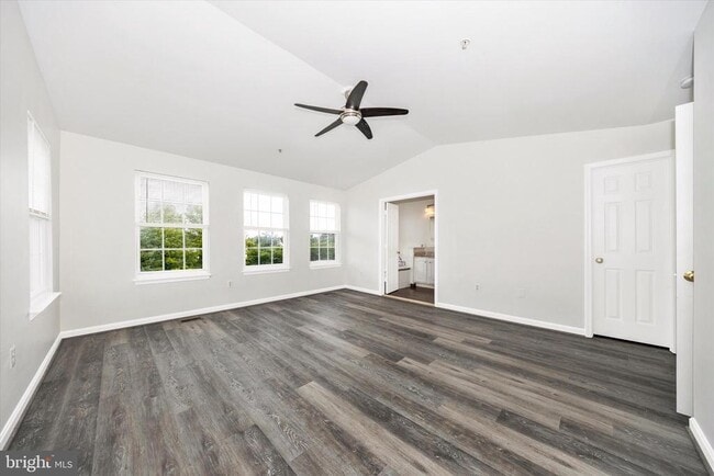 Building Photo - 4960 Clarendon Terrace