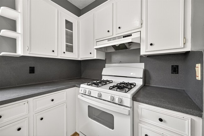 Building Photo - 4806 Sunshine Dr