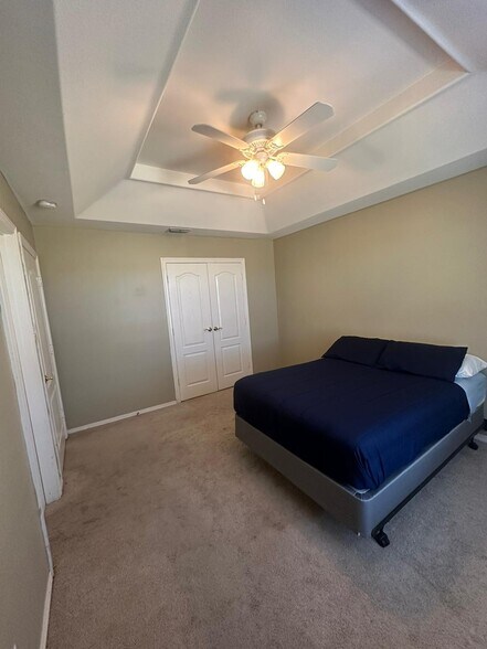 Building Photo - 1304 W Fig Ave