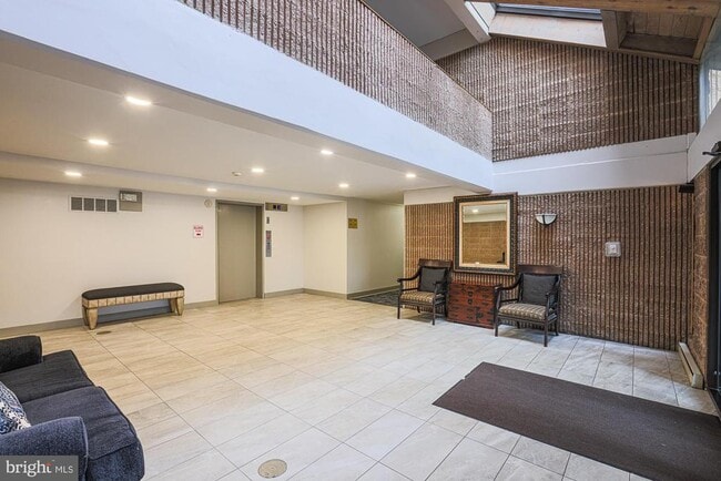 Building Photo - 2903 Fallstaff Rd