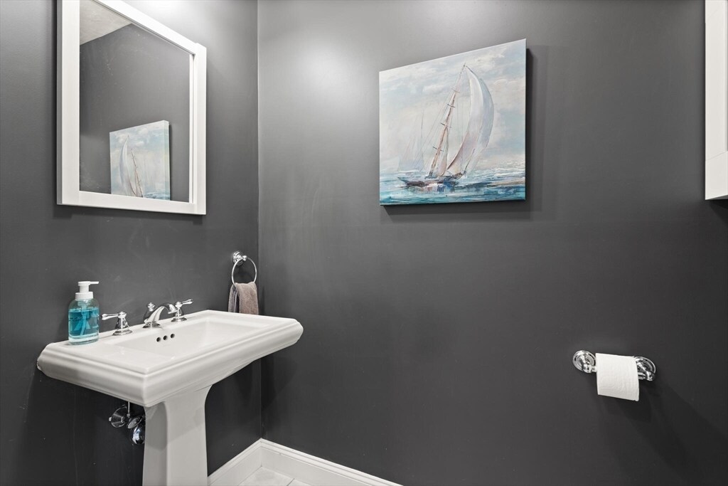 Building Photo - 340 Saratoga St