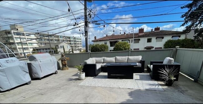 Building Photo - 2023