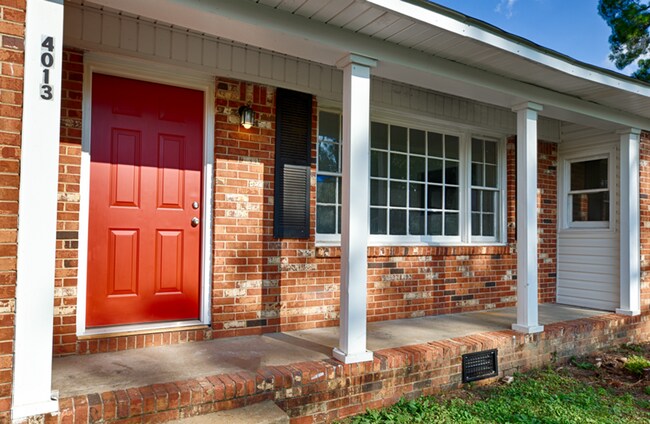 Building Photo - COMING SOON 7/29/25-Charming 3-bedroom 2 -...