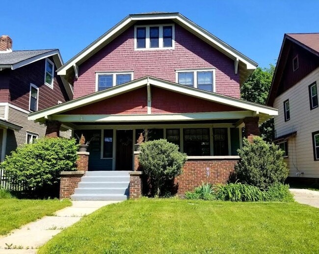 Building Photo - Three Bedroom Home in Grand Rapids