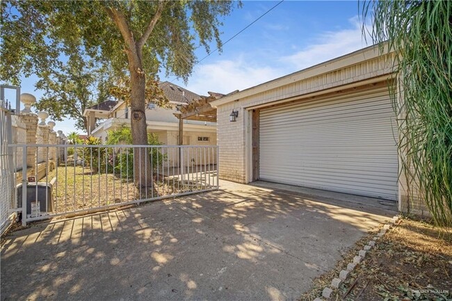 Building Photo - 16 Chaparral