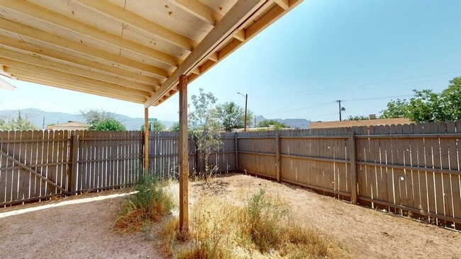 Building Photo - 410 Arapaho Trail