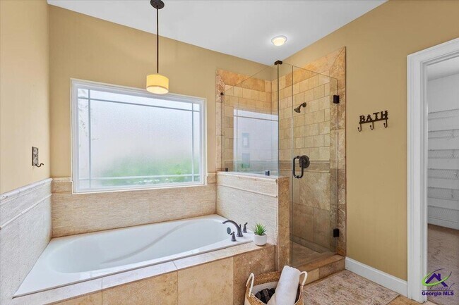 Building Photo - 300 Cheshire Dr