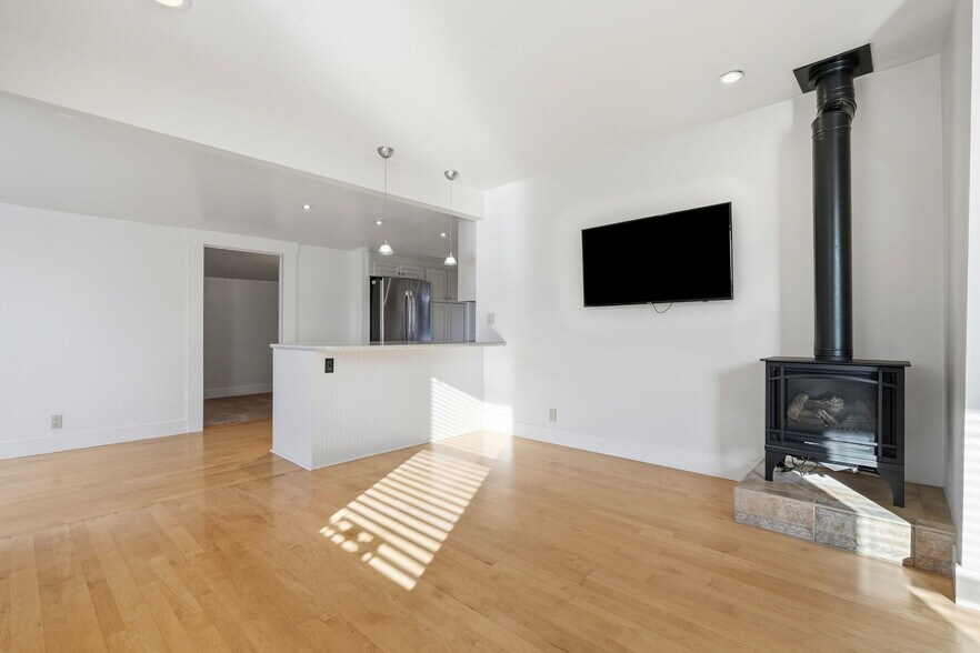 Building Photo - 603 Poplar Ave