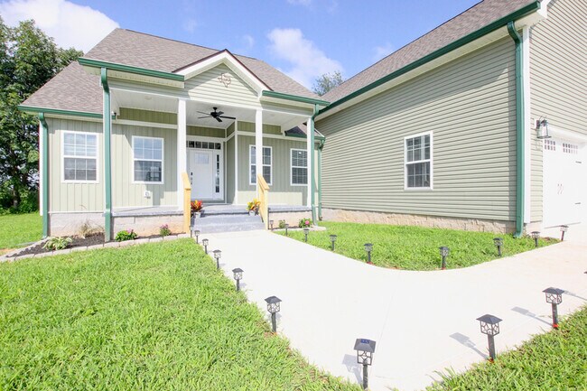 Building Photo - 133 Riverbend Dr