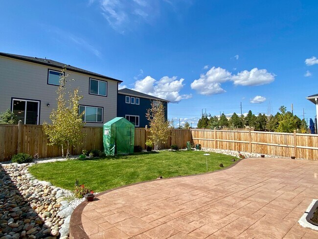 Building Photo - Modern Living with Solar Savings: Spacious 4BR Home in Douglas County