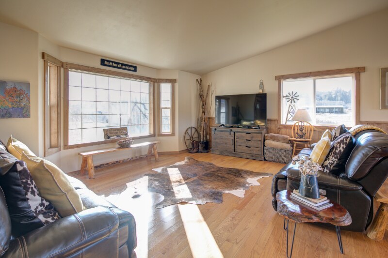 Building Photo - 594 SR 6