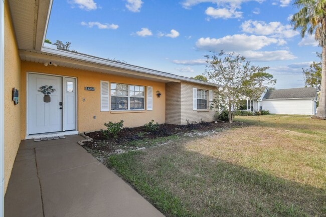 Building Photo - ***PRIVATE HEATED POOL*** Beautiful, Fully-Furnished 3-Bedroom Home Available April 1, 2026!   **...