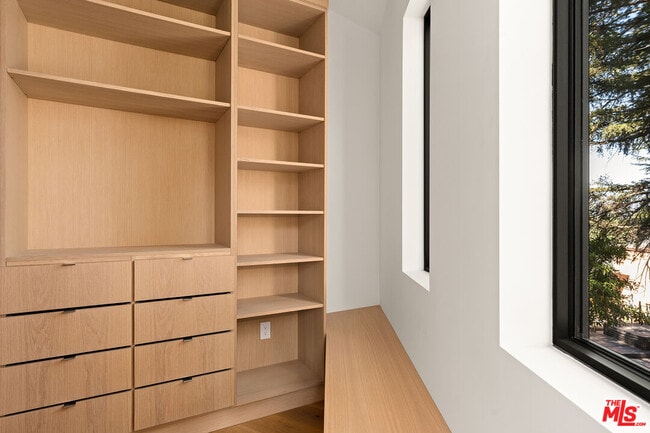 Building Photo - 3427 Bonnie Hill Dr