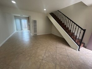Building Photo - Spacious 2bed 1.5bath Apartment near Beach Blvd & Talbert Ave