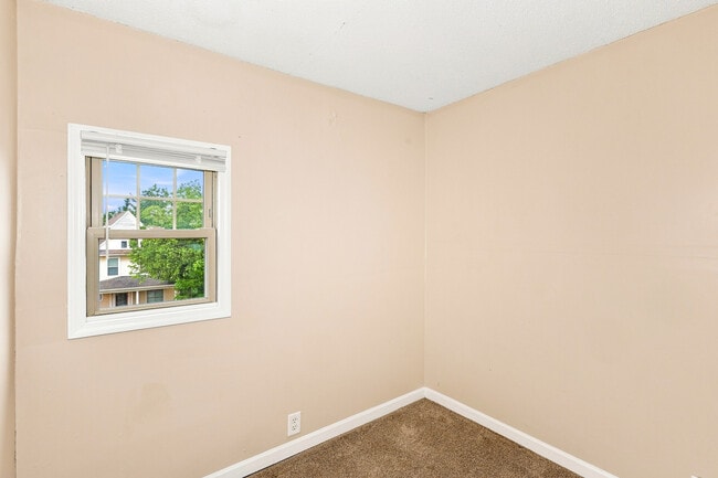 Building Photo - 1097 Suburban Ave E