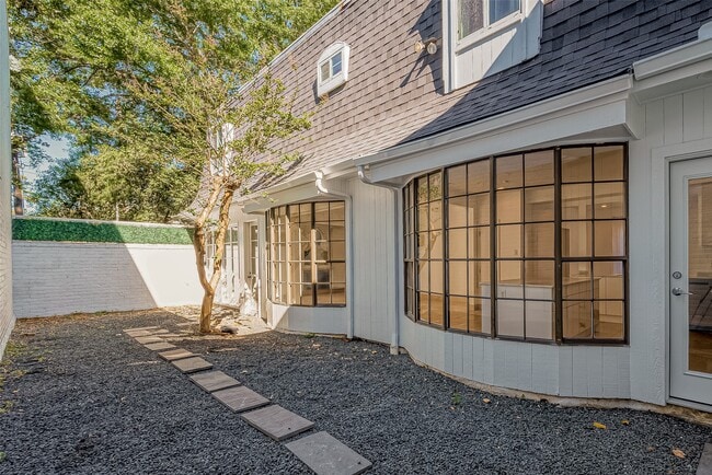 Building Photo - 161 Sage Rd