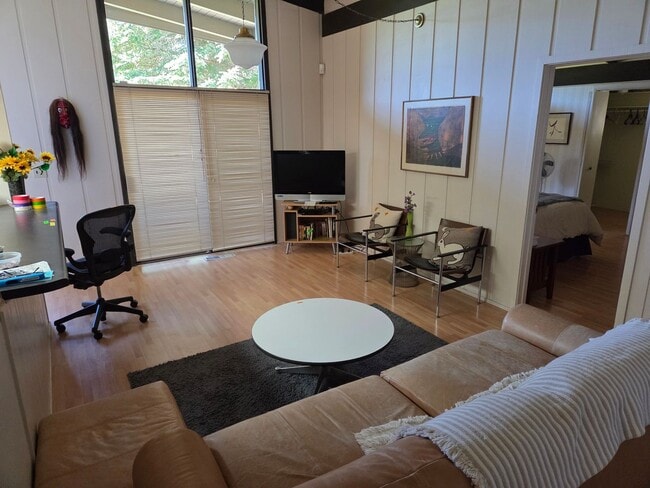 Building Photo - Coming Soon! Furnished Country club home