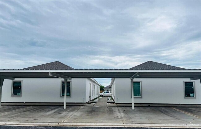 Building Photo - 1205 Shavano Dr