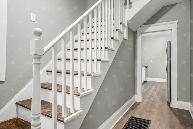 Building Photo - Charming 2 BR 2 BA House in Historic North...