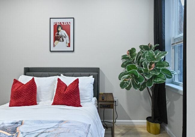 Building Photo - 3022 Auchentoroly Ter