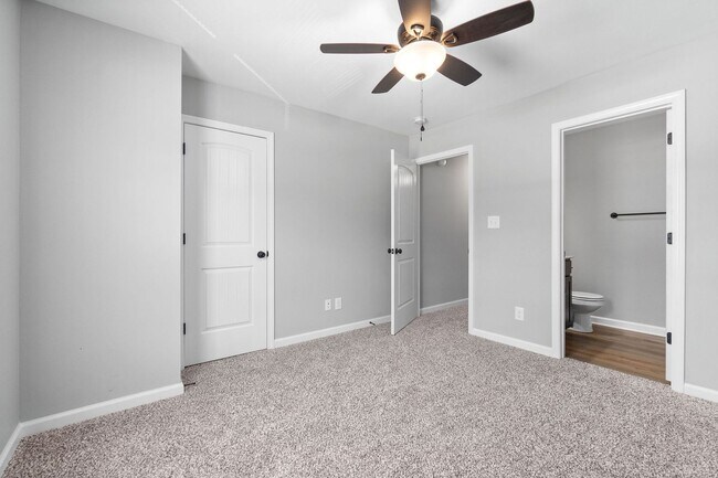 Building Photo - 223 Smithson Ln