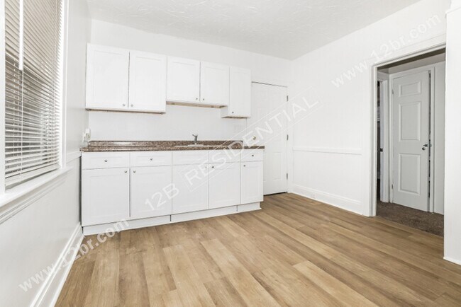 Building Photo - 2-Bedroom Down Unit and Large Kitchen