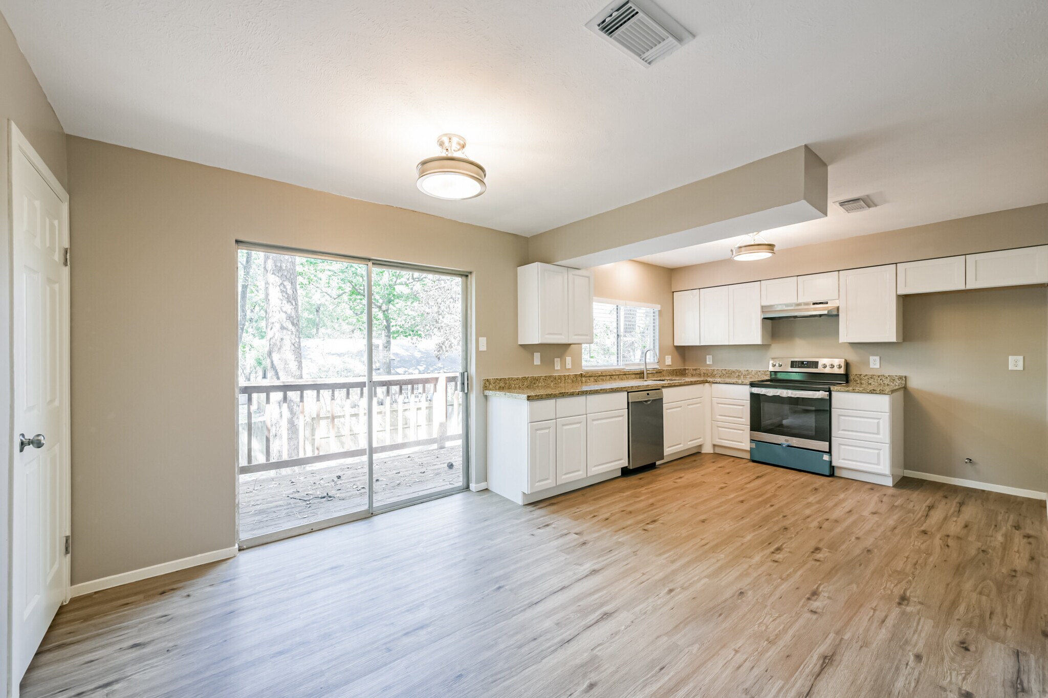 Building Photo - 2051 Oak Shores Dr