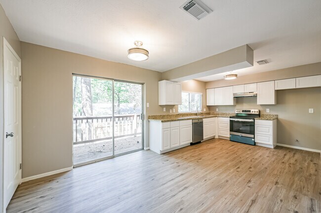 Building Photo - 2051 Oak Shores Dr