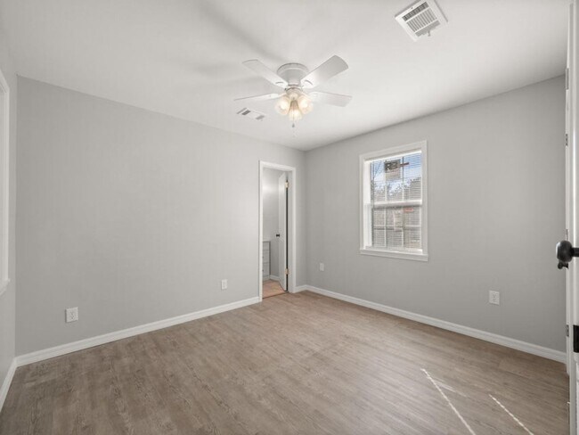 Building Photo - 506 Vernon St