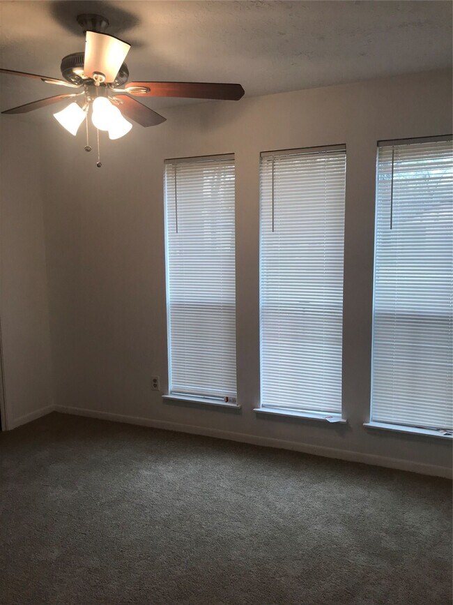 Building Photo - 13131 Ellesmere Dr