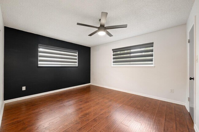Building Photo - 1003 Minda Dr